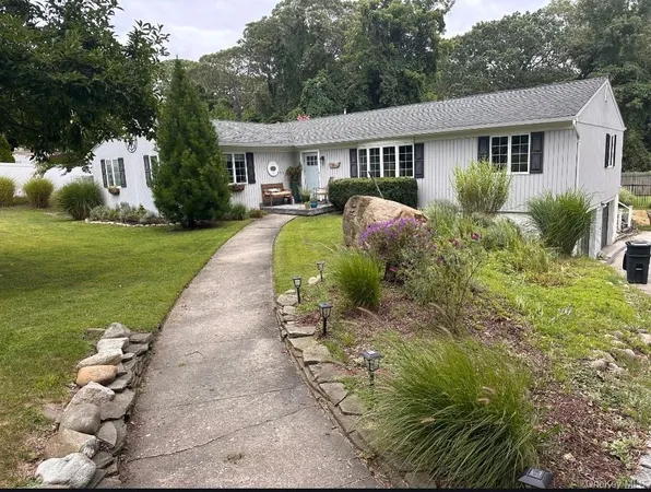 $819,900 | 19 Walnut Drive, Shoreham, NY 11786