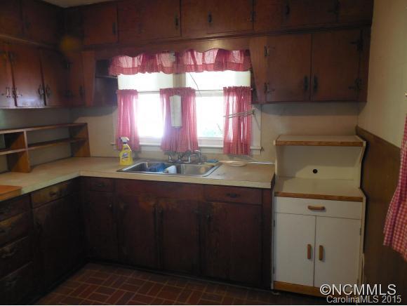 138 West Buckeye Road Swannanoa, NC 28778 - Photo 5 of 12 Gallery Image 5