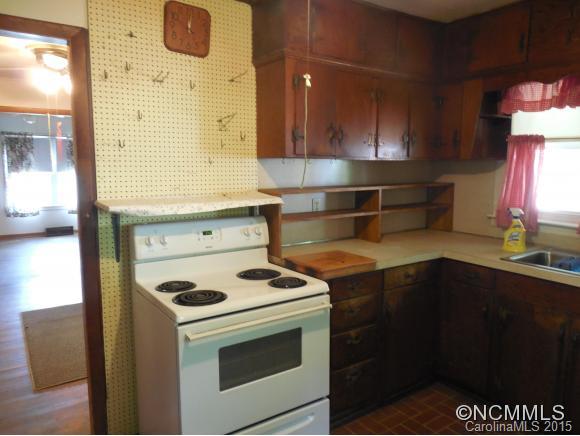 138 West Buckeye Road Swannanoa, NC 28778 - Photo 6 of 12 Gallery Image 6