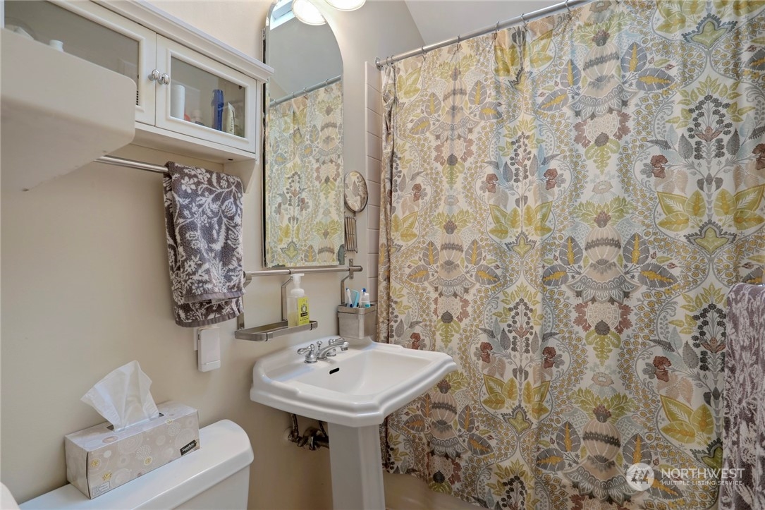 3953 Southwest Kenyon Street Seattle, WA 98136 - Photo 17 of 39 Gallery Image 17
