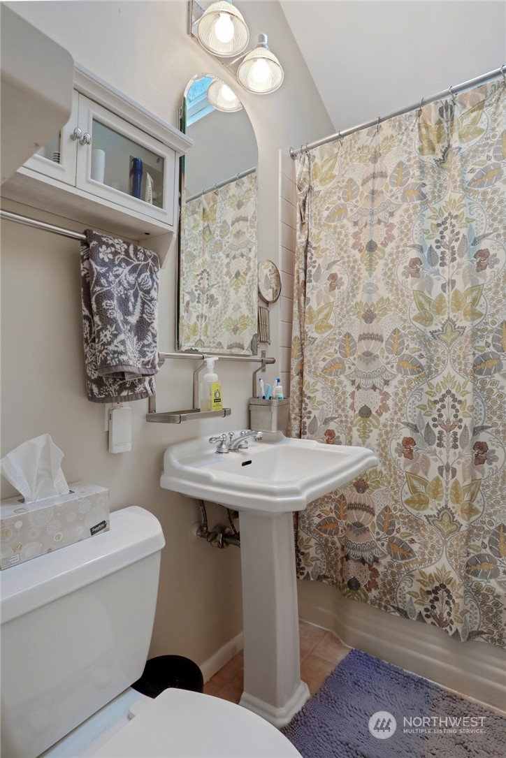 3953 Southwest Kenyon Street Seattle, WA 98136 - Photo 18 of 39 Gallery Image 18