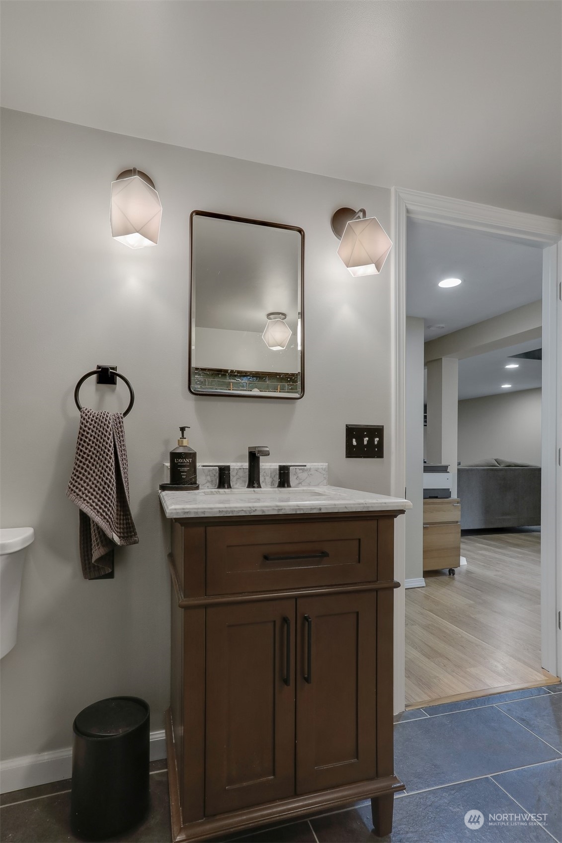 3953 Southwest Kenyon Street Seattle, WA 98136 - Photo 29 of 39 Gallery Image 29