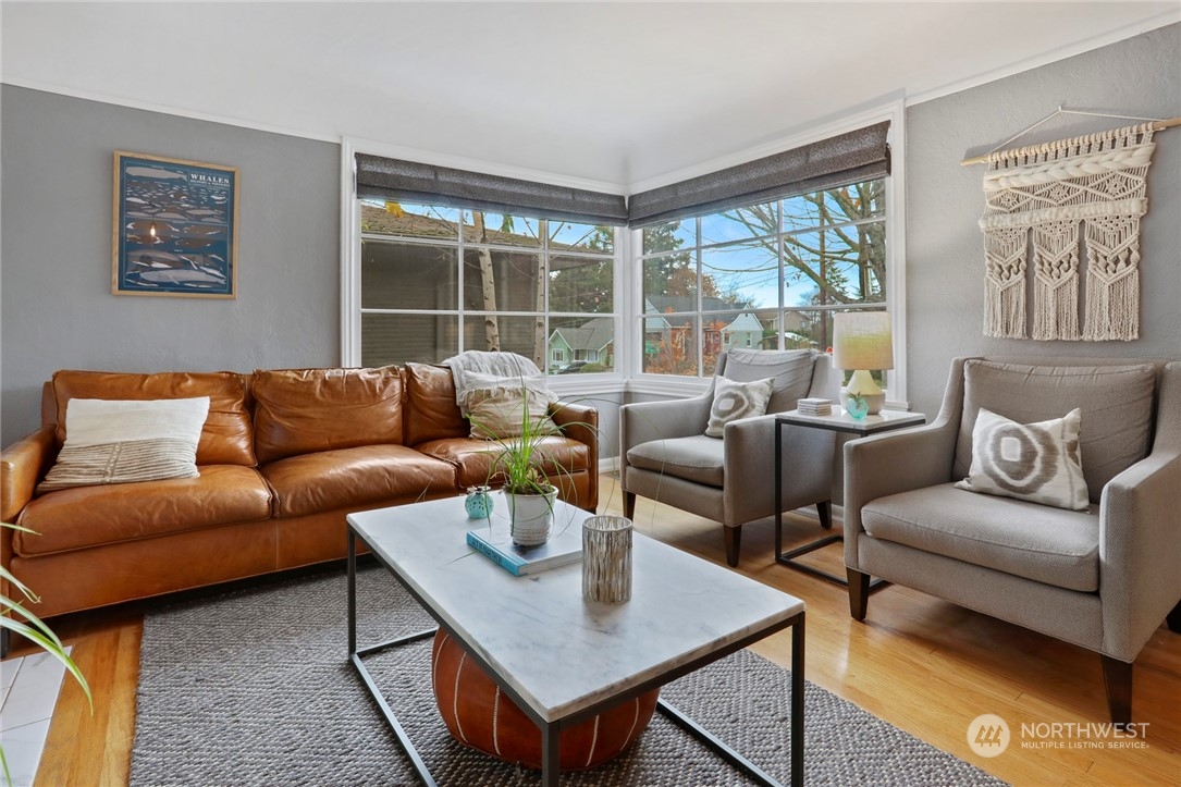 3953 Southwest Kenyon Street Seattle, WA 98136 - Photo 4 of 39 Gallery Image 4