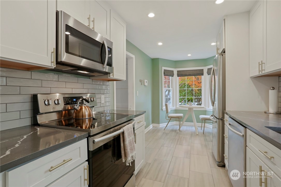 3953 Southwest Kenyon Street Seattle, WA 98136 - Photo 10 of 39 Gallery Image 10