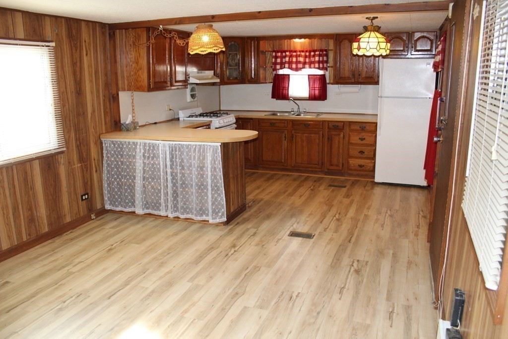69 Mobile Home Way Springfield, MA 01119 - Photo 12 of 42 Gallery Image 12