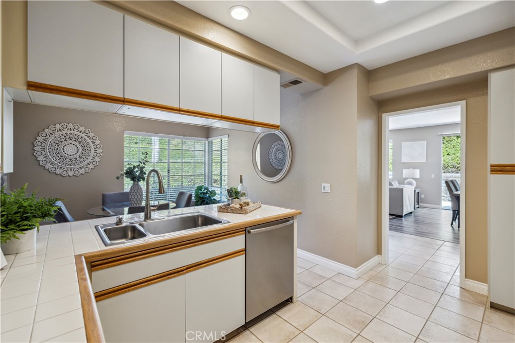 1 Suffolk Downs Laguna Niguel, CA 92677 - Photo 14 of 33 a room with gym equipment