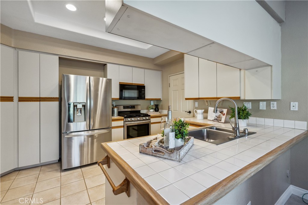 1 Suffolk Downs Laguna Niguel, CA 92677 - Photo 15 of 33 a kitchen with refrigerator and stove