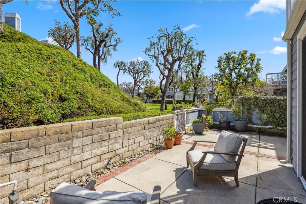1 Suffolk Downs Laguna Niguel, CA 92677 - Photo 24 of 33 a view of a chairs and table in patio