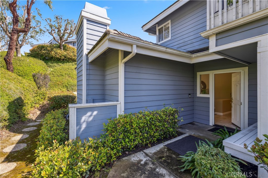 1 Suffolk Downs Laguna Niguel, CA 92677 - Photo 3 of 33 a view of a house with a yard