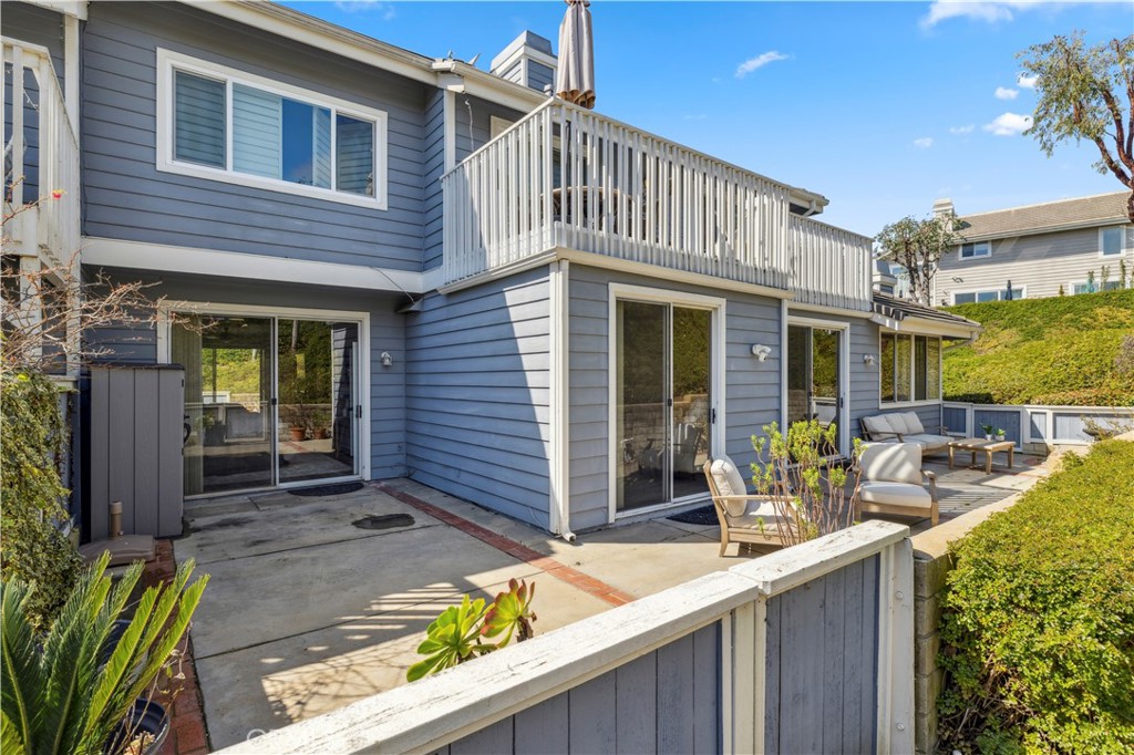 1 Suffolk Downs Laguna Niguel, CA 92677 - Photo 4 of 33 a view of a house with sitting area and furniture