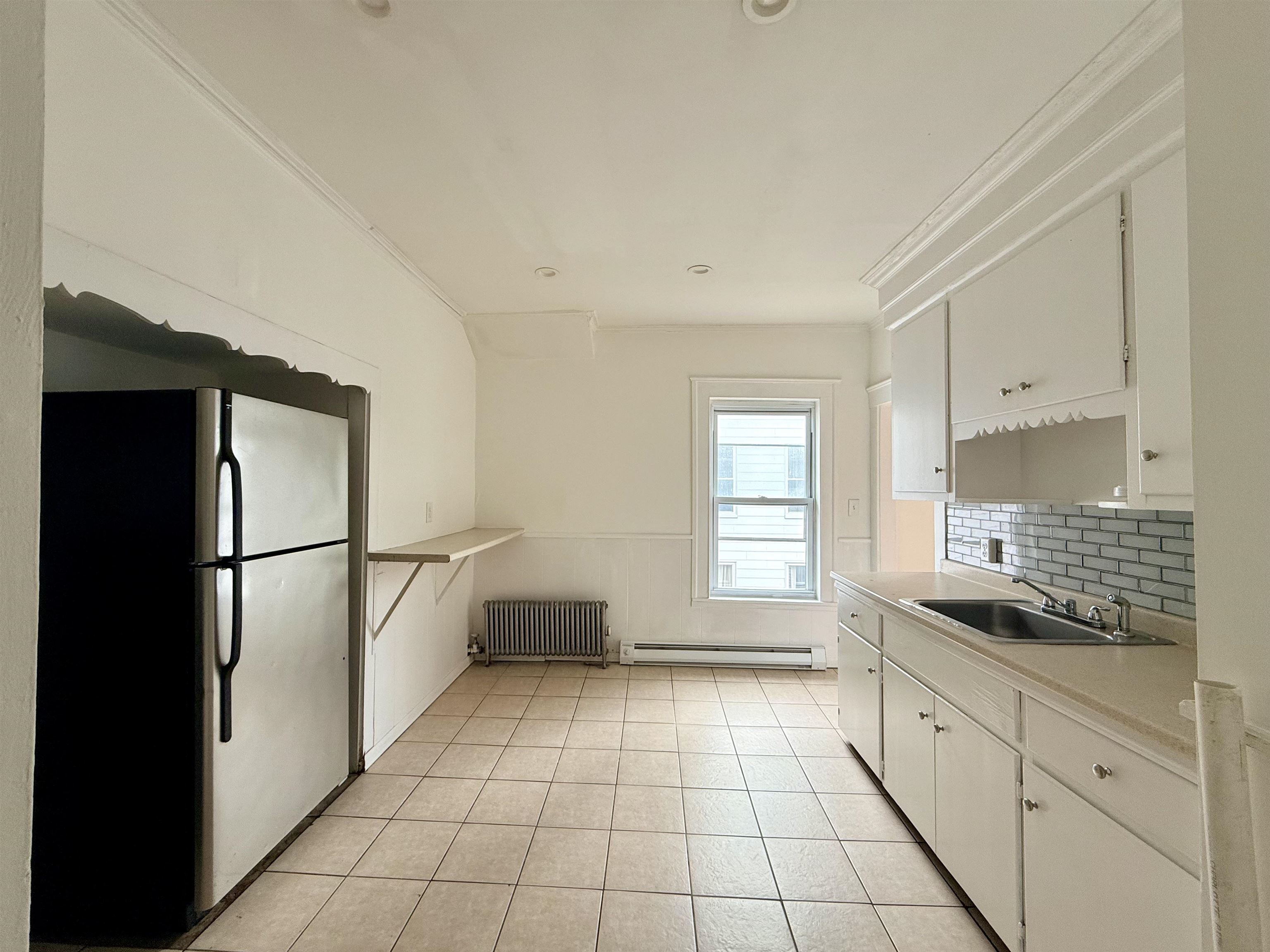 28 Brook Street, Unit 2 Manchester, NH 03104 - Photo 3 of 23