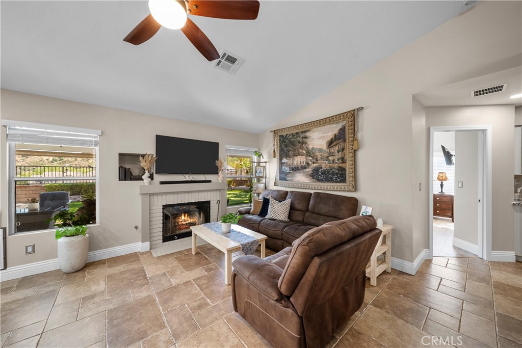 27908 Rainier Road Castaic, CA 91384 - Photo 15 of 41