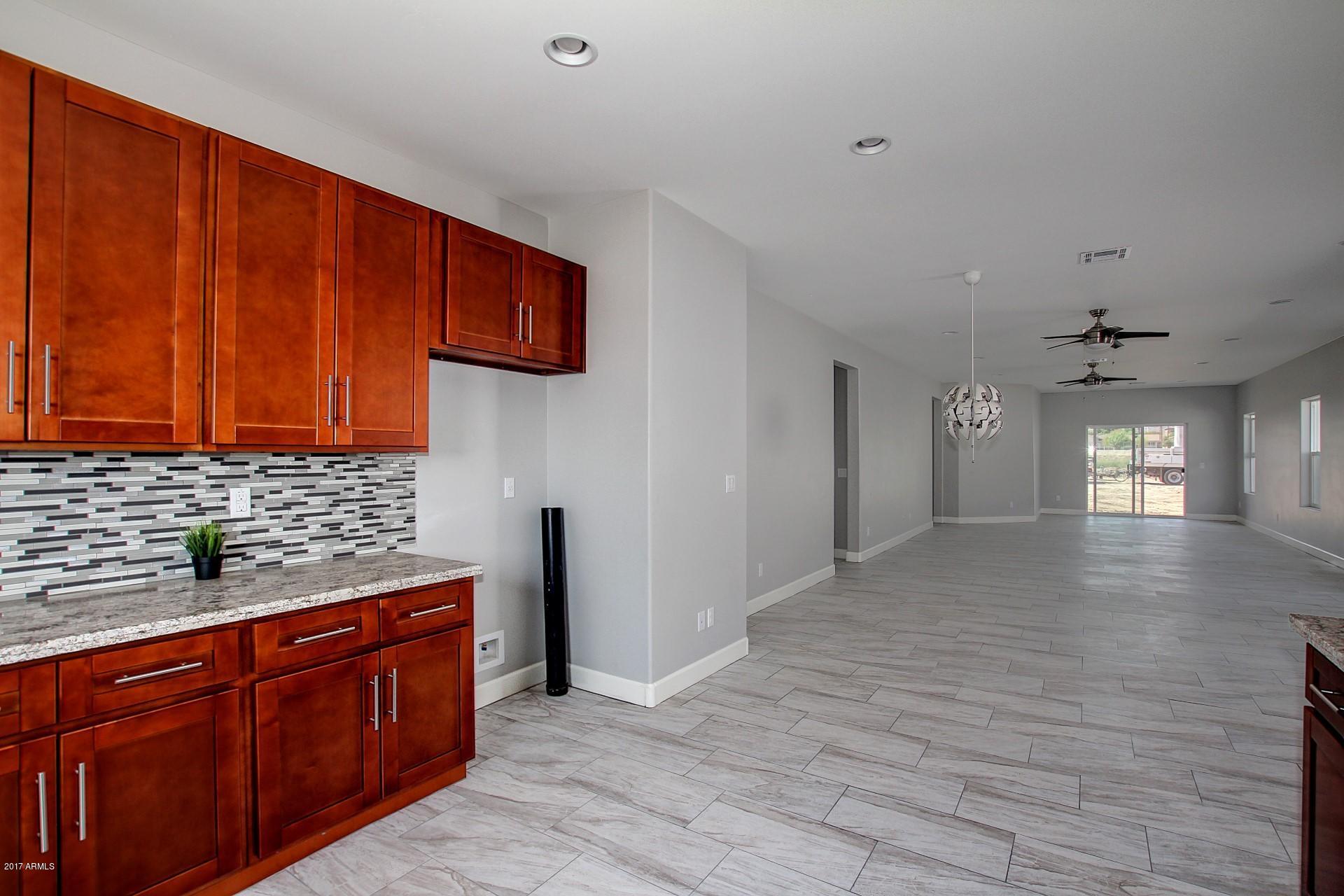 905 East Fremont Road Phoenix, AZ 85042 - Photo 7 of 28 0018-Fremont (16)