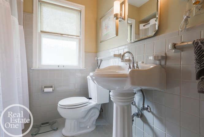 191 Ridgemont Road Grosse Pointe, MI 48236 - Photo 22 of 32 31319135-21.JPG