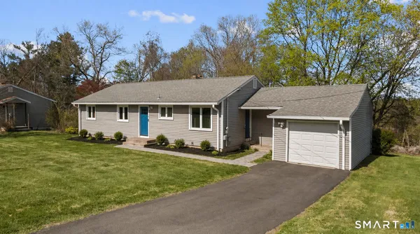 a view of a house with a yard