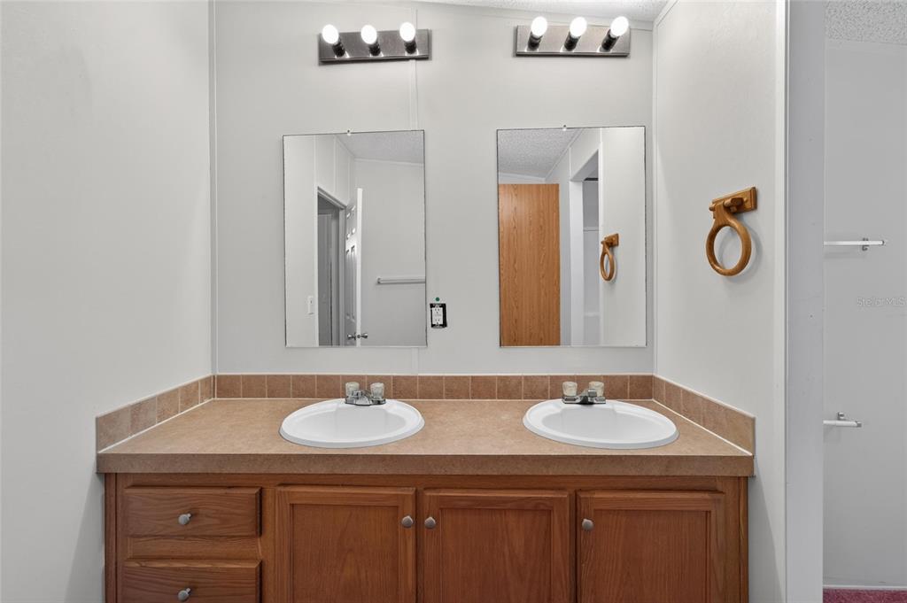 1205 Crystal Springs Road Zephyrhills, FL 33540 - Photo 23 of 79