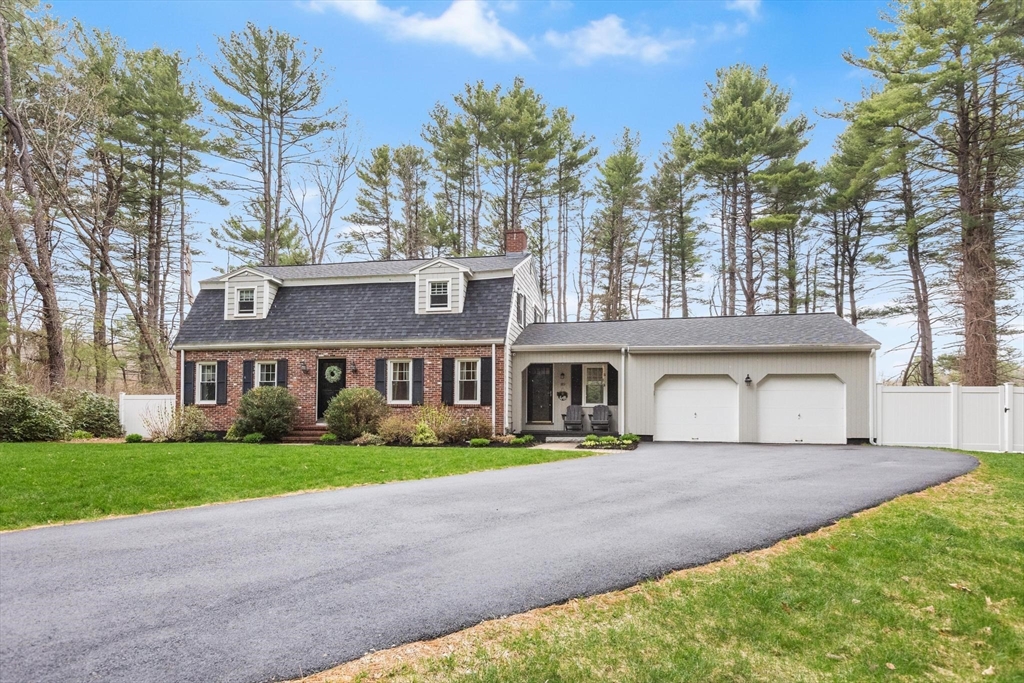 89 Haggetts Pond Road Andover, MA 01810 - Photo 36 of 42 front view of house with a yard
