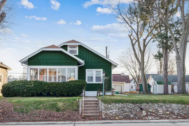 $179,900 | 2620 12th Avenue, Moline, IL 61265