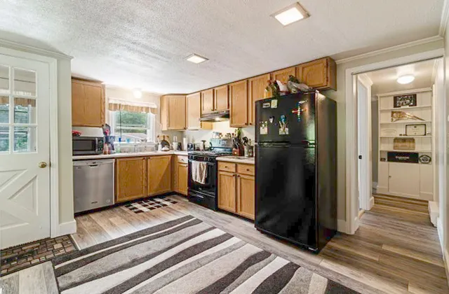 $2,400 | 37 Pleasant Point Road, Unit B, Lebanon, ME 04027