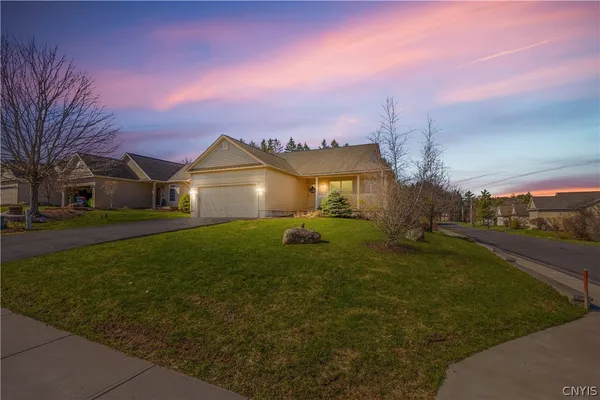 $475,000 | 2 South Village Drive, Cazenovia, NY 13035