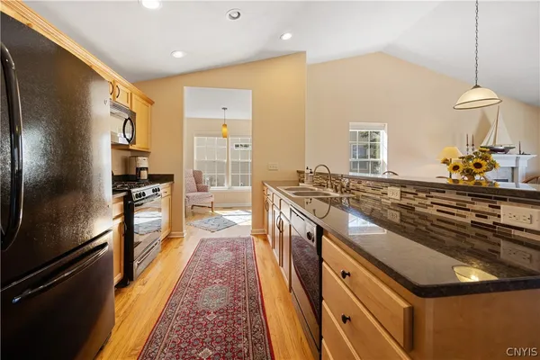 $475,000 | 2 South Village Drive, Cazenovia, NY 13035