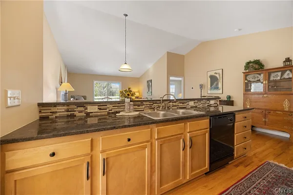 $475,000 | 2 South Village Drive, Cazenovia, NY 13035