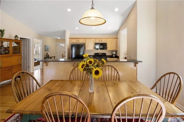 $475,000 | 2 South Village Drive, Cazenovia, NY 13035