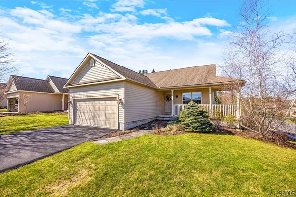 $475,000 | 2 South Village Drive, Cazenovia, NY 13035