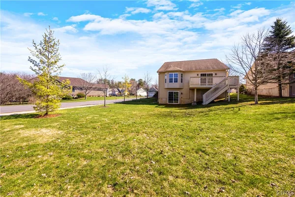 $475,000 | 2 South Village Drive, Cazenovia, NY 13035