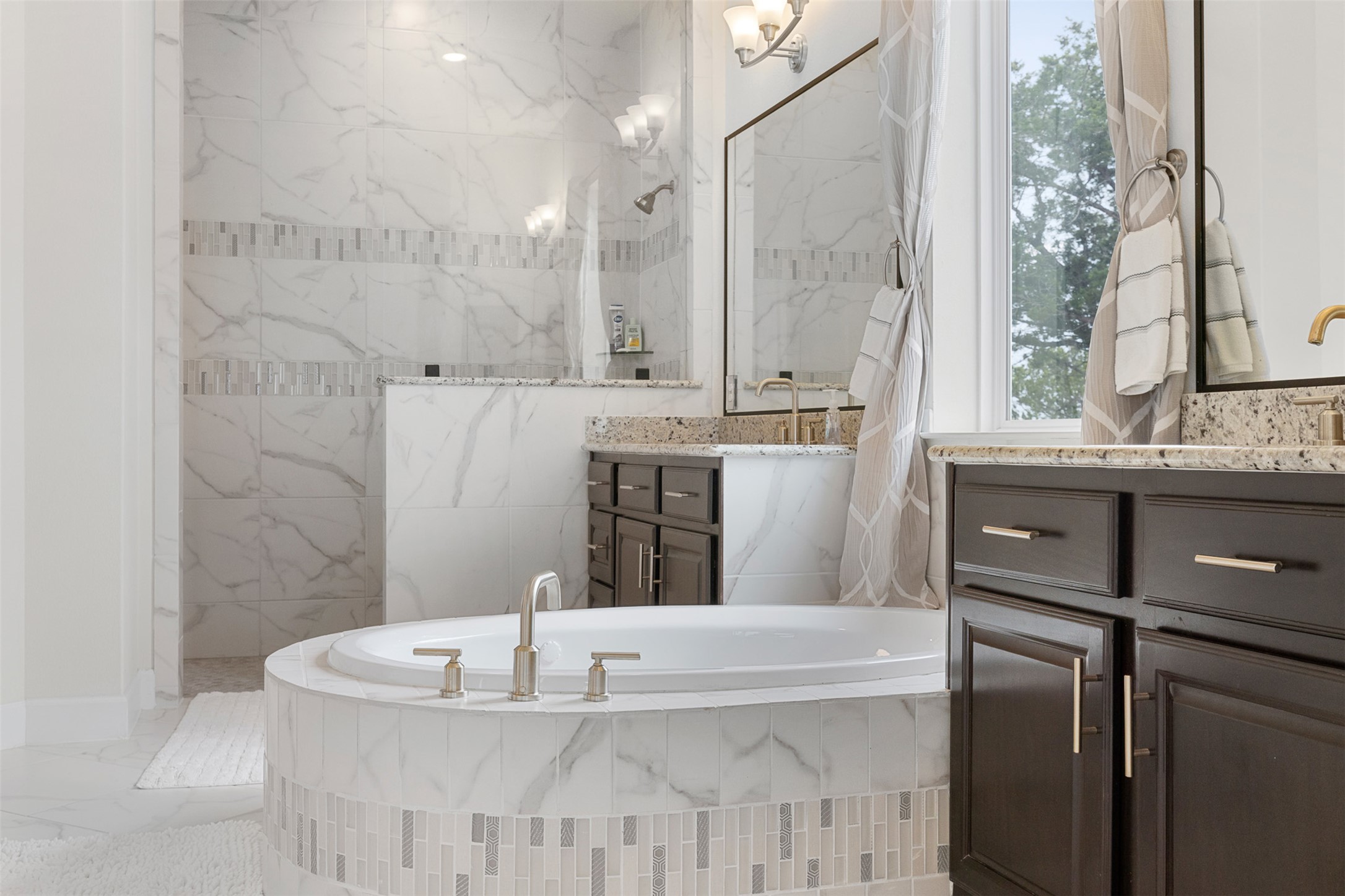 235 Chestnut Crossing Burnet, TX 78611 - Photo 23 of 39 a bath tub sitting next to a bathroom sink