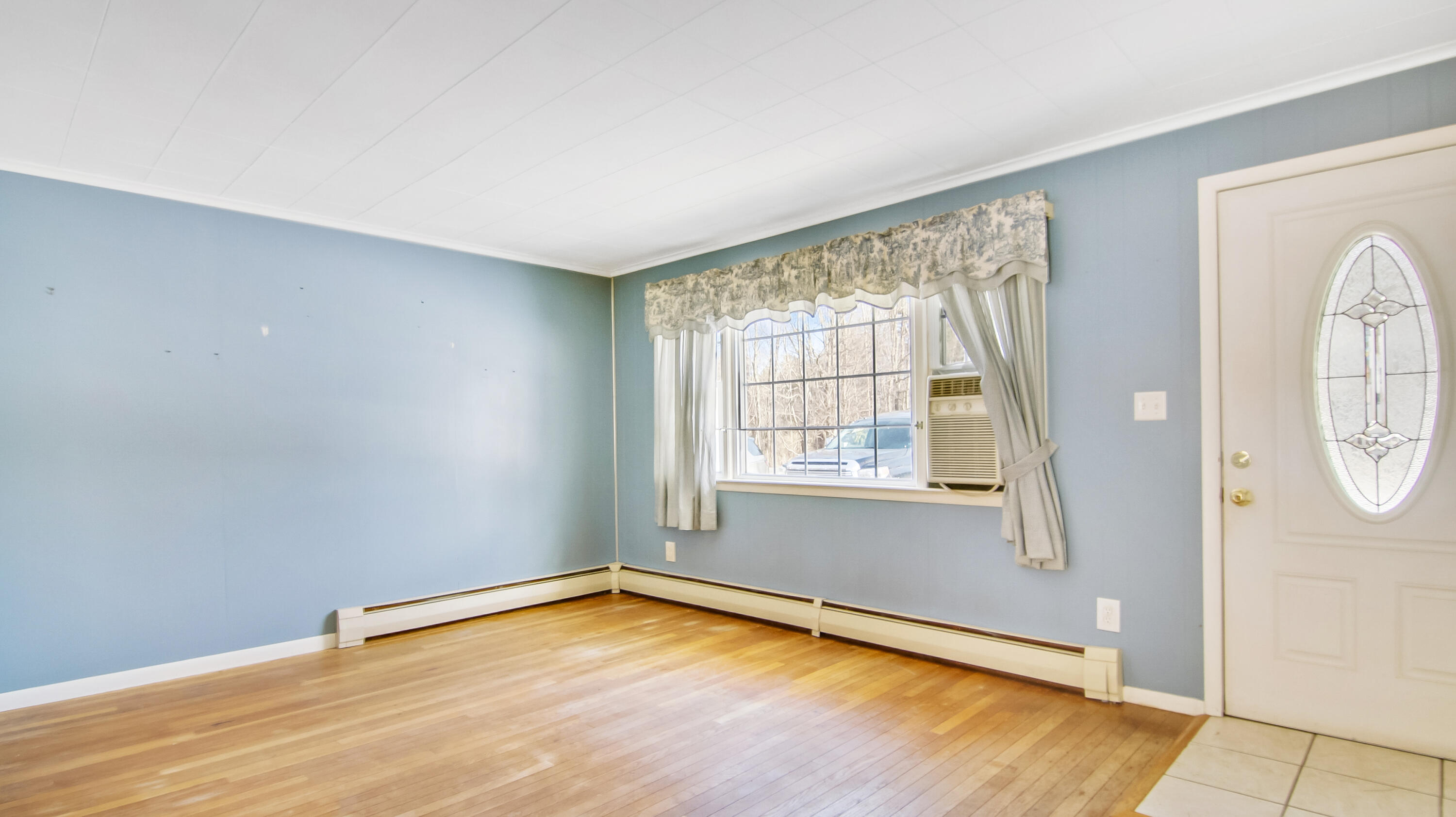40 Waterboro Road Alfred, ME 04002 - Photo 7 of 22 Living room