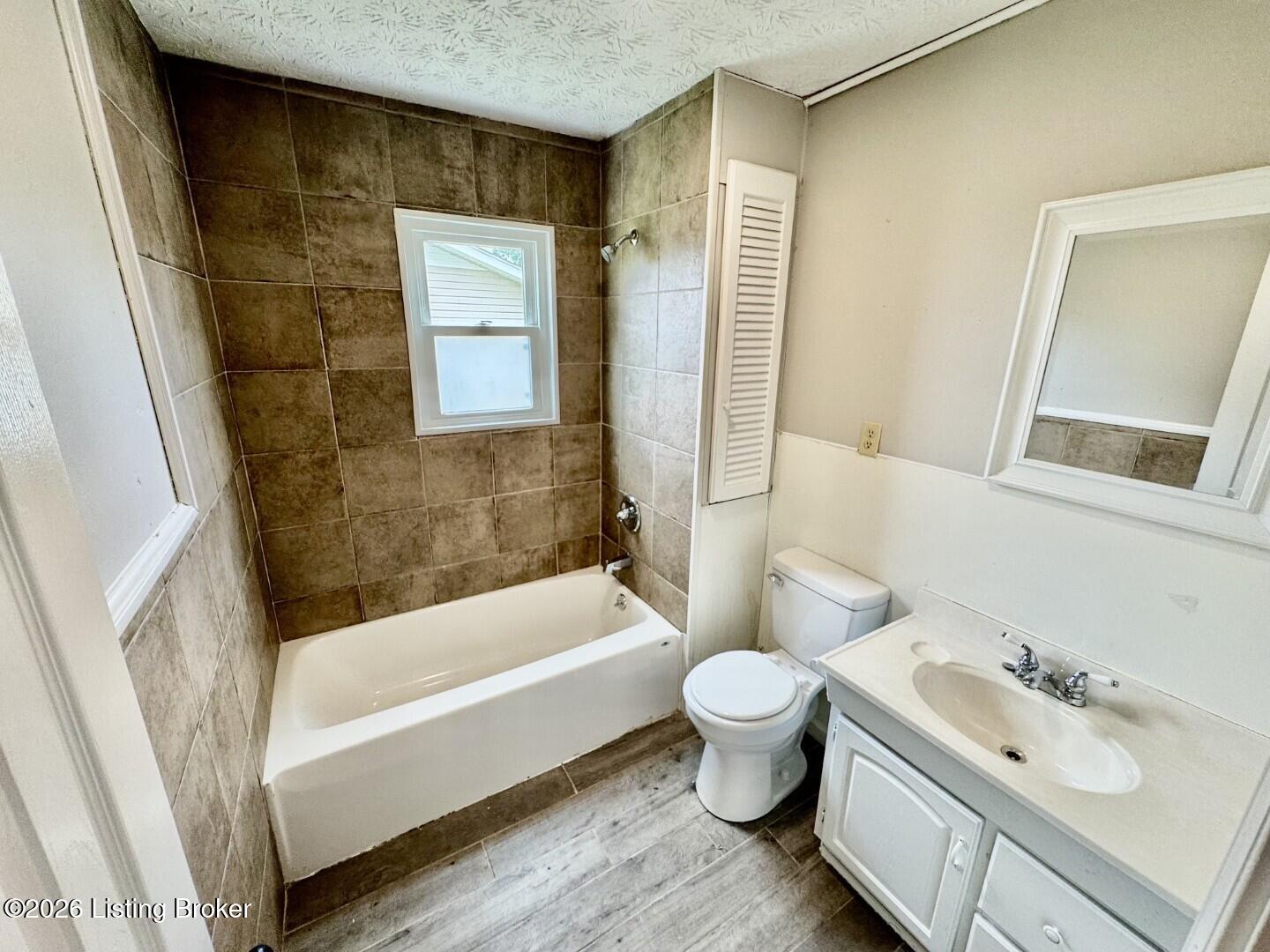 207 Rizer Avenue Springfield, KY 40069 - Photo 14 of 20 014_Full Bathroom