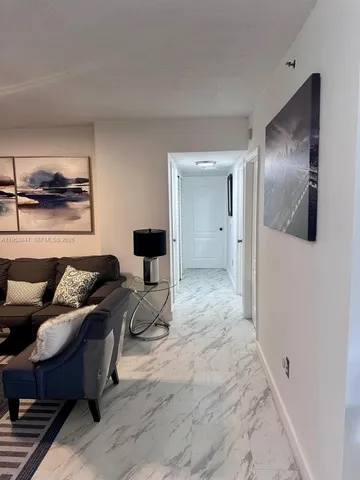 $2,700 | 9340 Fontainebleau Boulevard, Unit 313, Miami, FL 33172