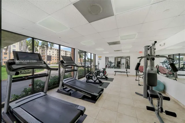 $2,700 | 9340 Fontainebleau Boulevard, Unit 313, Miami, FL 33172