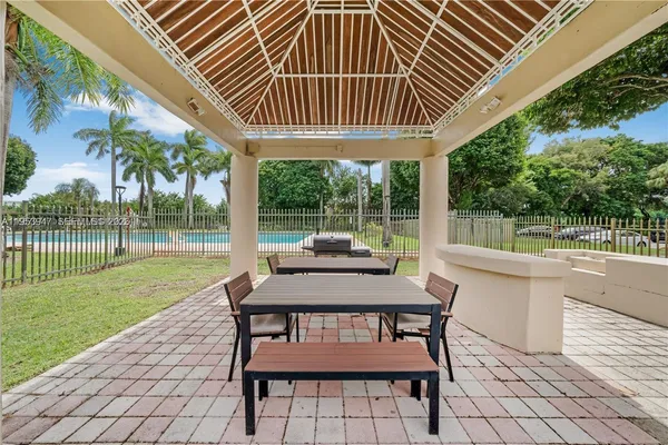 $2,800 | 9340 Fontainebleau Boulevard, Unit 313, Miami, FL 33172
