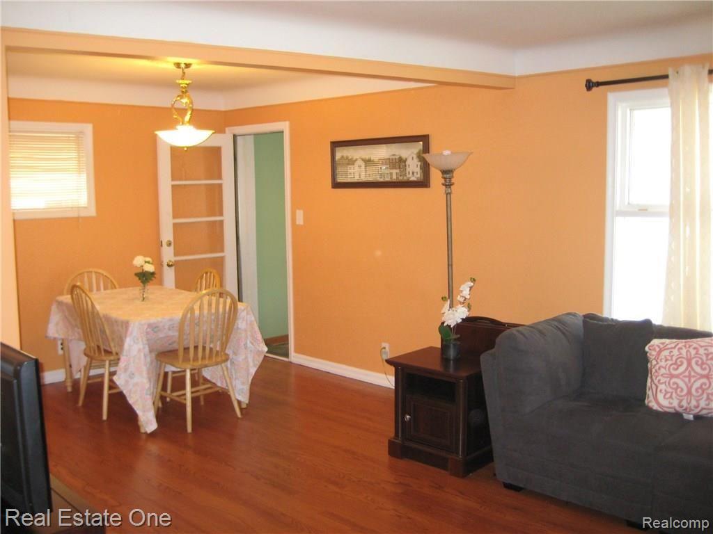 16940 Thirteen Mile Road Franklin, MI 48025 - Photo 6 of 41 LONG VIEW DINNING AREA.JPG