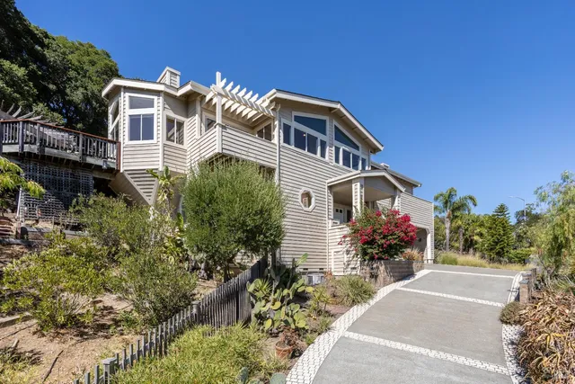 $2,295,000 | 2901 Las Gallinas Avenue, San Rafael, CA 94903