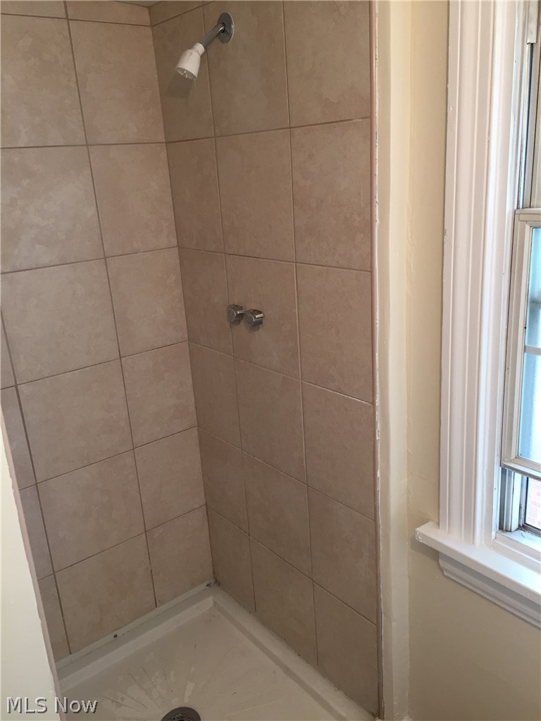 3686 Daleford Road, Unit UP Cleveland, OH 44120 - Photo 12 of 13