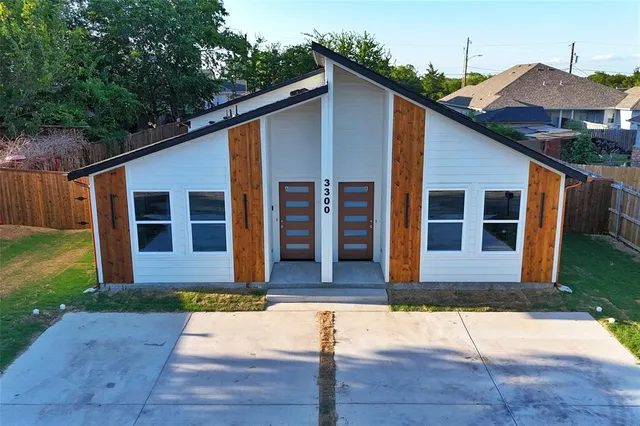 a front view of house with yard