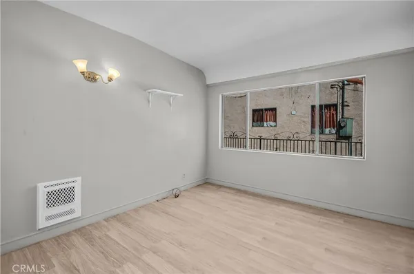 a view of empty room with window