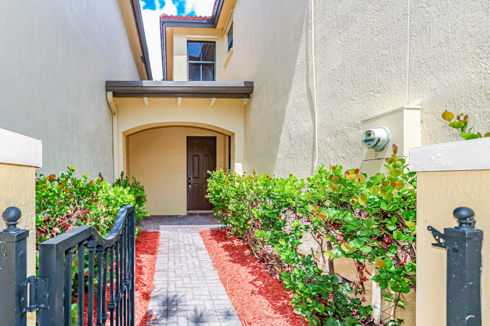 22808 Southwest 89th Path Cutler Bay, FL 33190 - Photo 4 of 40 Photo 4