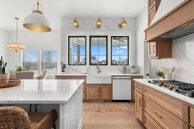 $650,000 | 8320 Northwest 89th Terrace, Kansas City, MO 64153