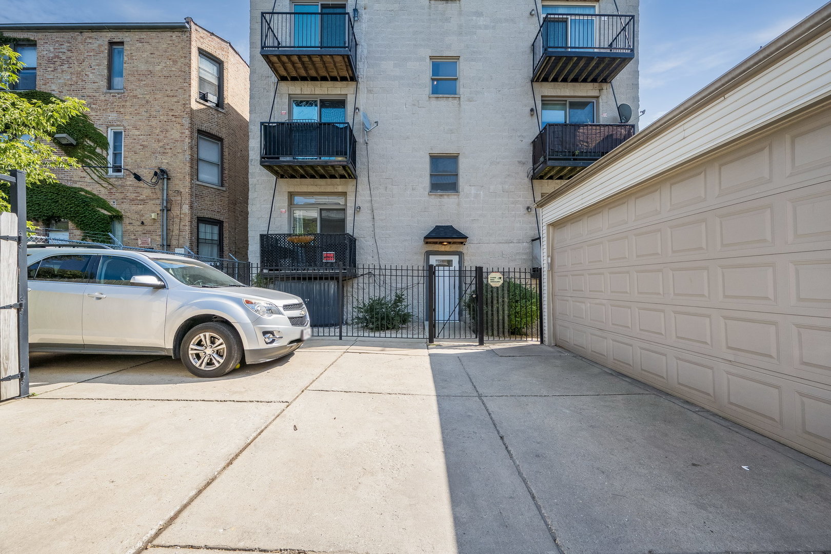 4826 North Winthrop Avenue, Unit 2S Chicago, IL 60640 - Photo 20 of 21 a view of parking garage