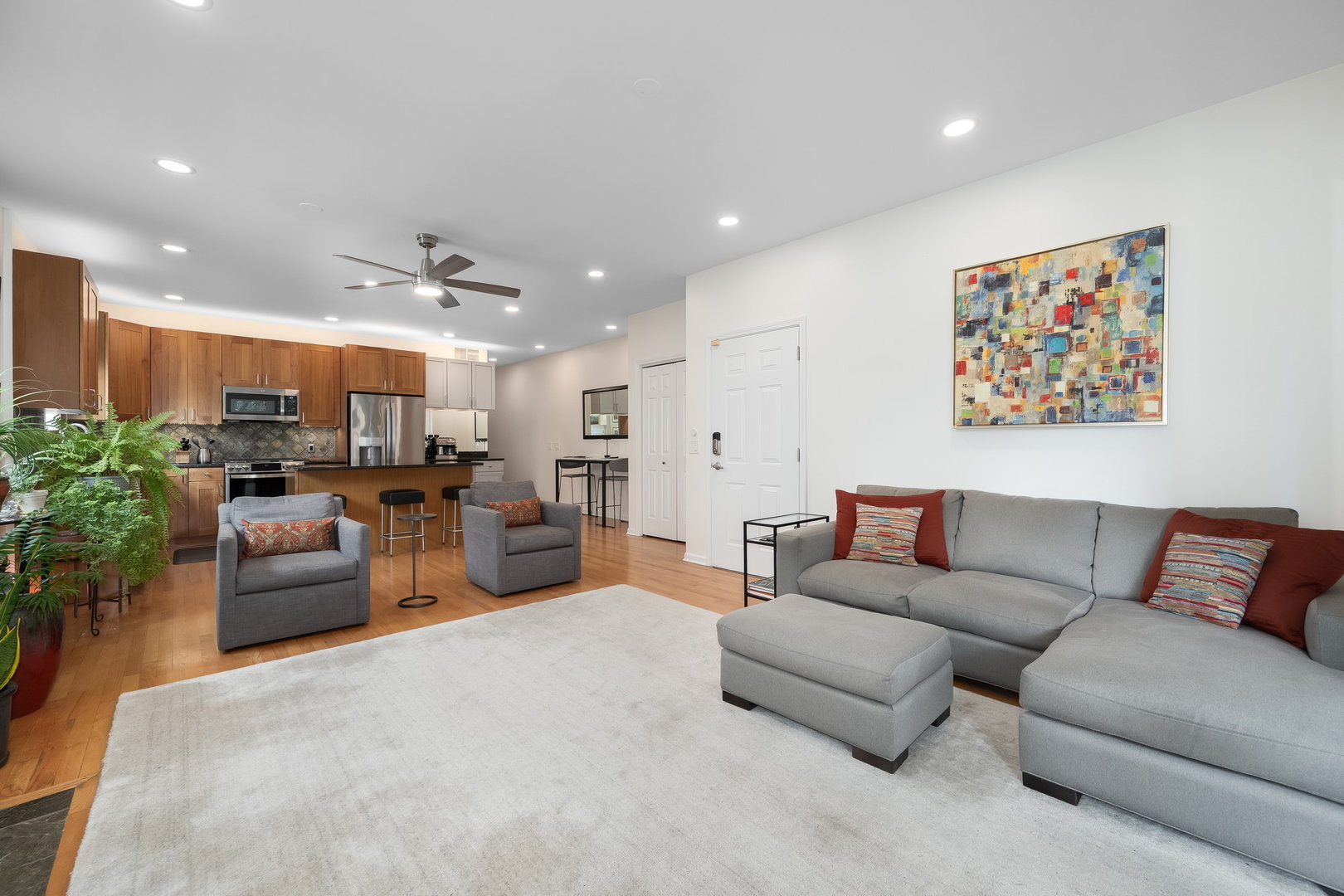 4826 North Winthrop Avenue, Unit 2S Chicago, IL 60640 - Photo 5 of 21 a living room with furniture kitchen area and a couch