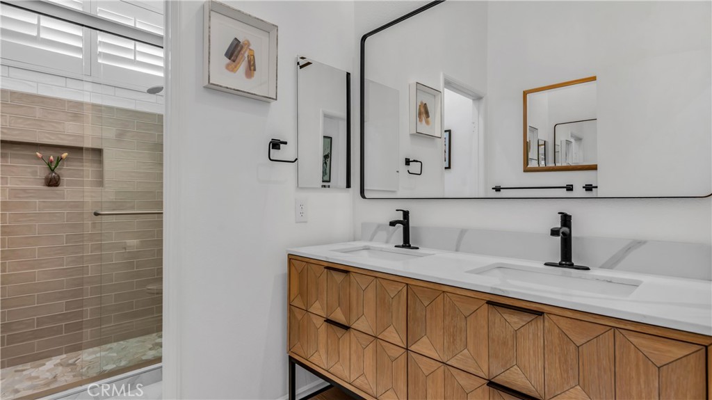 76931 Tomahawk Run Indian Wells, CA 92210 - Photo 17 of 29 Powder bathroom