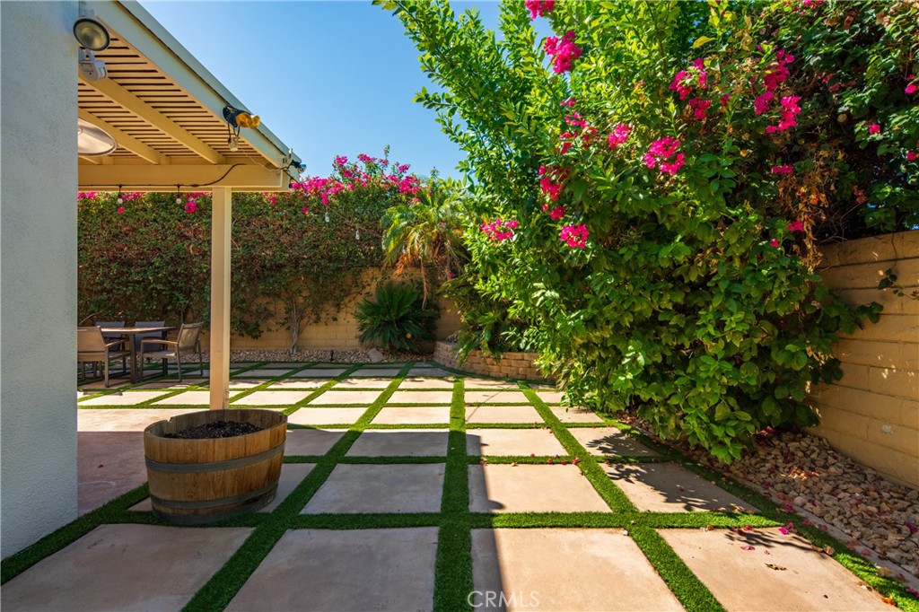 76931 Tomahawk Run Indian Wells, CA 92210 - Photo 26 of 29 Side yard connects to backyard