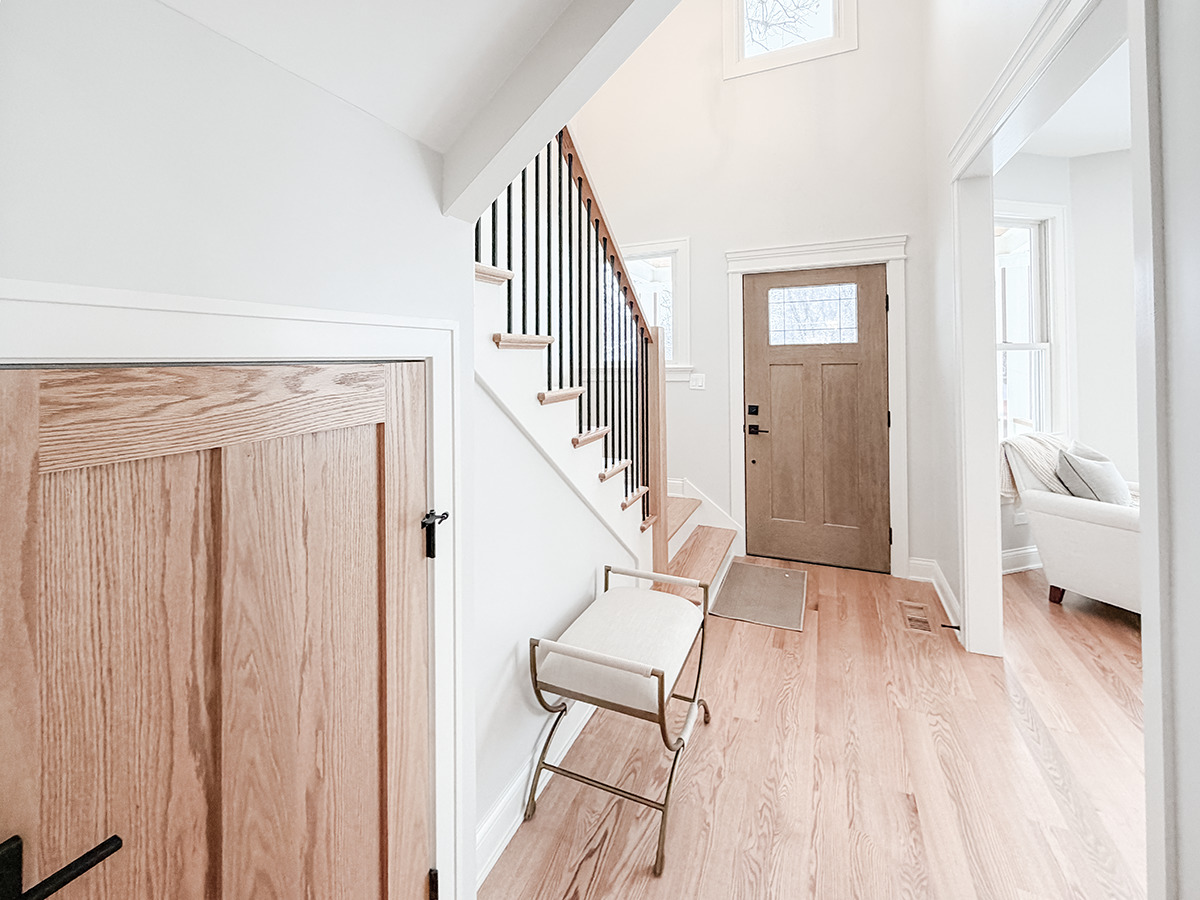 885 Geneva Road St. Charles, IL 60174 - Photo 7 of 62 a view of an entryway with wooden floor