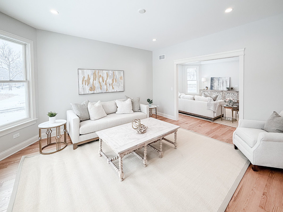885 Geneva Road St. Charles, IL 60174 - Photo 8 of 62 a living room with furniture and a table