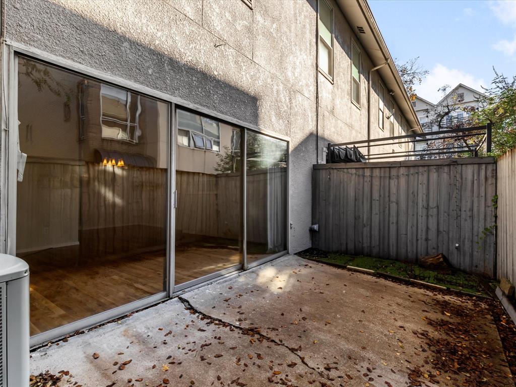 4110 Travis Street, Unit E Dallas, TX 75204 - Photo 23 of 23 a backyard of a house