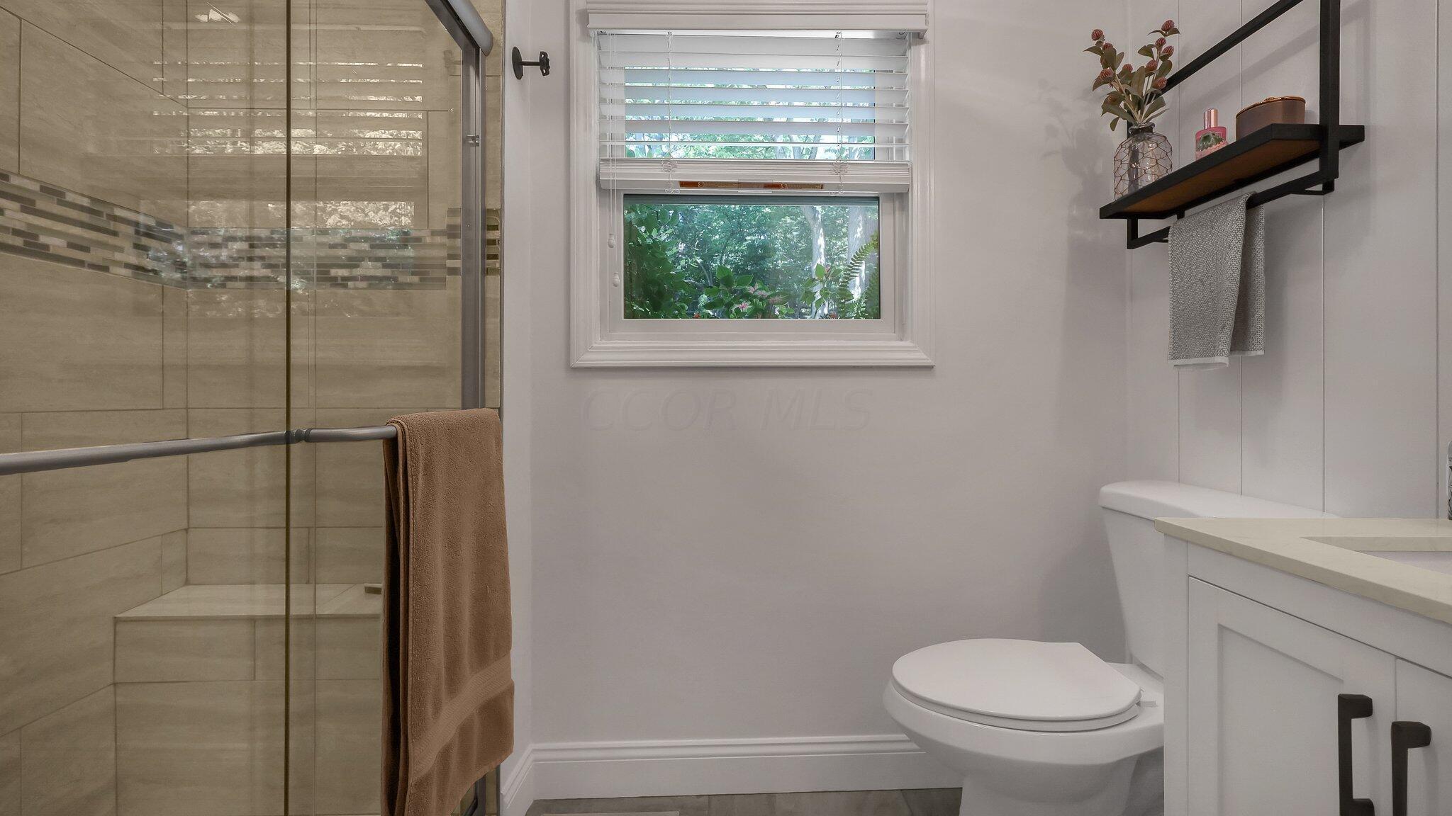 4556 Langport Road Upper Arlington, OH 43220 - Photo 27 of 66 1st Floor Full Bath